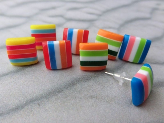 Preview: Ohrstecker quadratisch Streifen Regenbogen bunt